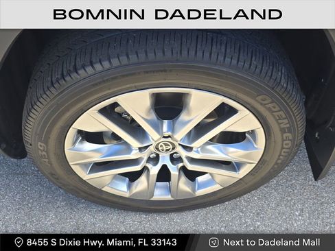 Used 2023 Toyota RAV4 XLE Premium image 8