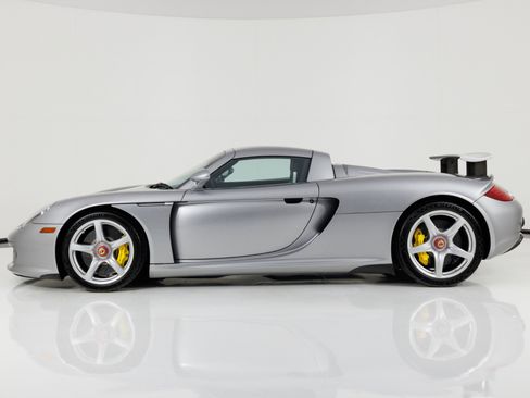 Used 2004 Porsche Carrera GT RWD image 7