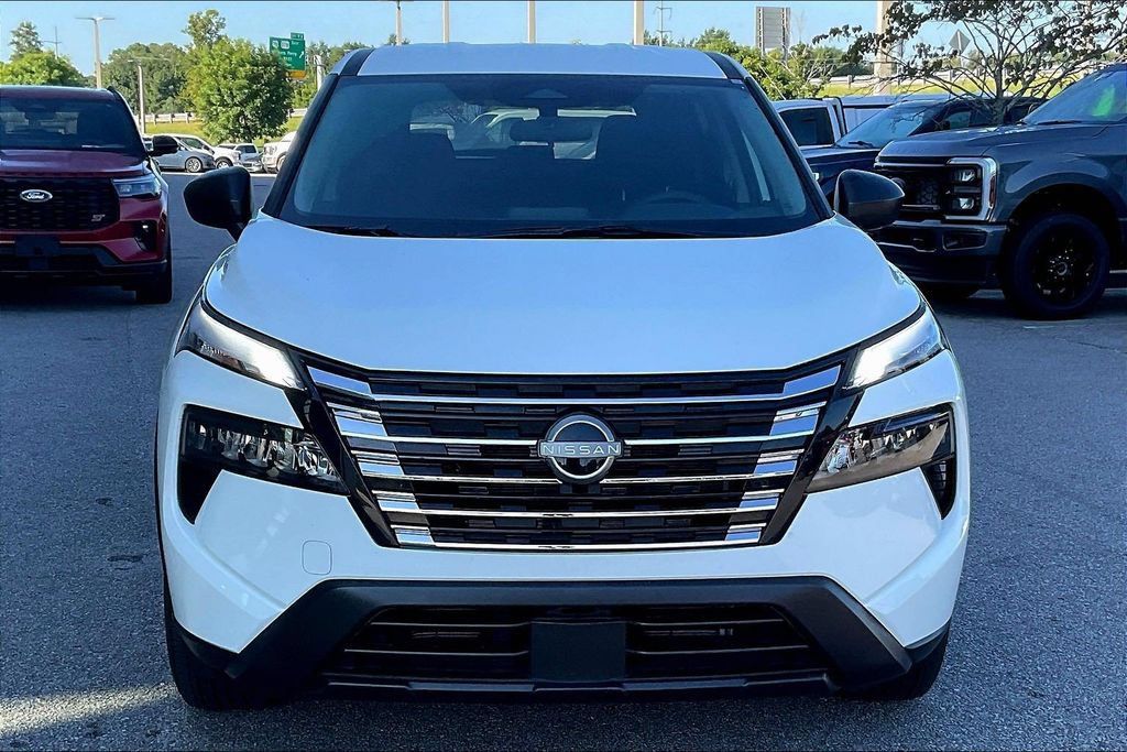 Used 2026 Nissan Rogue S FWD image 2