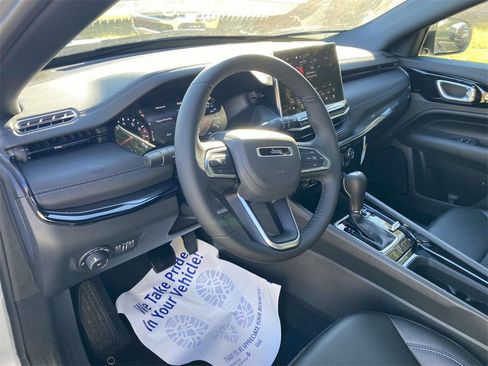 New 2026 Jeep Compass Latitude image 18