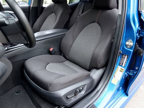 Used 2019 Toyota Camry LE FWD image 6
