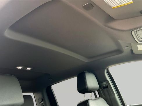 Used 2025 GMC Sierra 1500 SLT AWD/4WD image 13