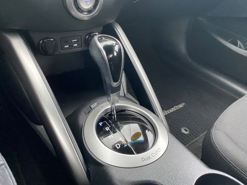 Used 2017 Hyundai Veloster Value Edition image 12