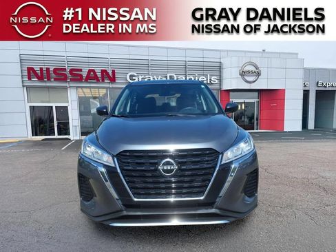 Used 2022 Nissan Kicks S FWD image 2