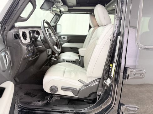 Used 2022 Jeep Wrangler Unlimited Sahara image 14