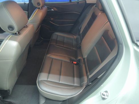 Used 2025 Chevrolet Trax ACTIV w/ Sunroof Package image 25