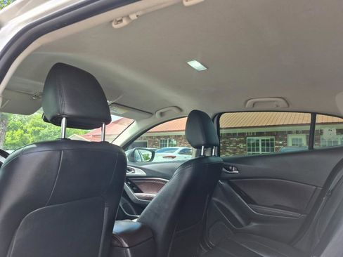 Used 2017 MAZDA MAZDA3 Touring FWD image 29