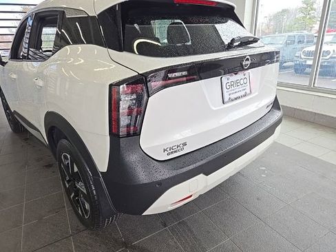 Used 2025 Nissan Kicks SR w/ Illumination Package AWD/4WD image 10