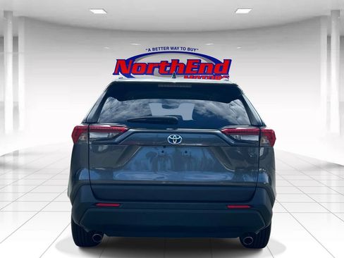 Used 2021 Toyota RAV4 LE AWD/4WD image 4