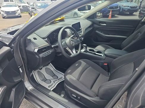 Used 2025 Nissan Altima 2.5 SV image 9