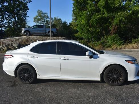 Used 2020 Toyota Camry XLE FWD image 2