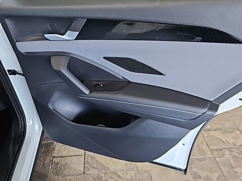 New 2026 Volkswagen Tiguan SE R-Line image 15