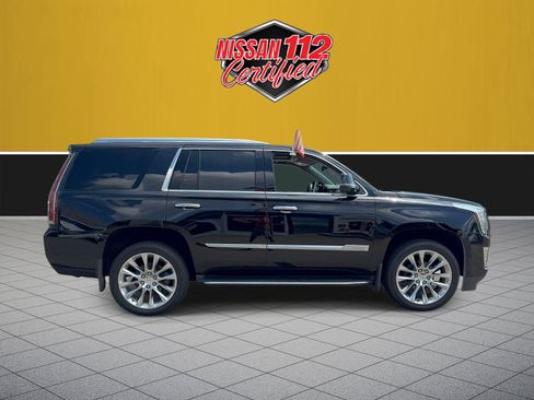 Used 2020 Cadillac Escalade Premium Luxury AWD/4WD image 3