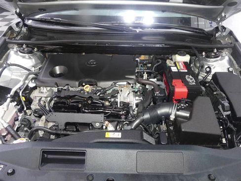 Used 2018 Toyota Camry XLE FWD image 14