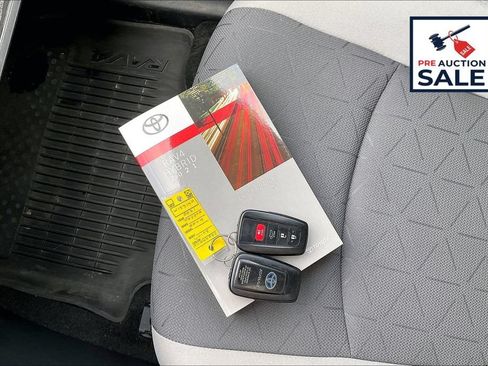 Used 2021 Toyota RAV4 XLE w/ Convenience Package AWD/4WD image 11