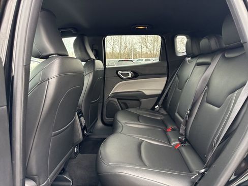 Used 2025 Jeep Compass Limited AWD/4WD image 11
