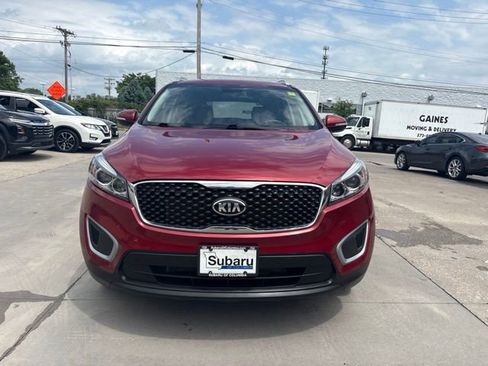 Used 2018 Kia Sorento LX w/ LX V6 Convenience Package AWD/4WD image 2