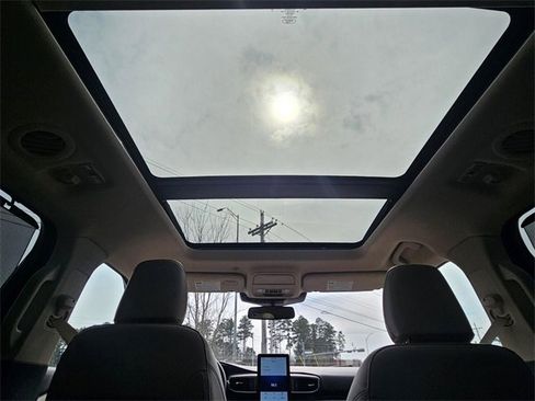 Used 2023 Ford Explorer Limited w/ Limited Technology Package image 19