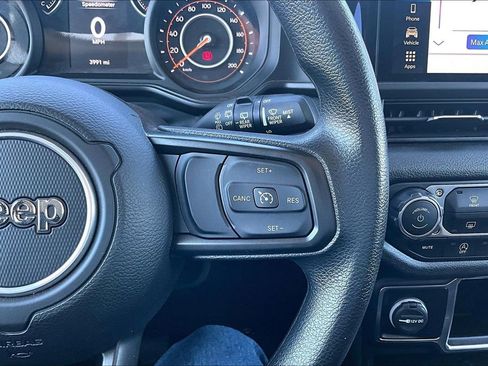 Used 2024 Jeep Wrangler Sport image 7