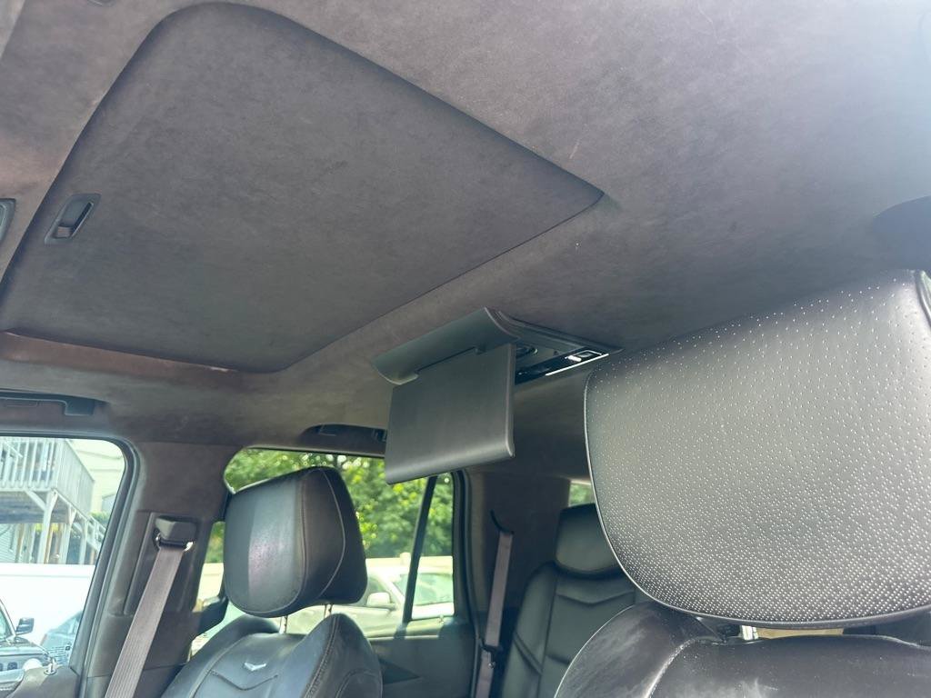 Used 2016 Cadillac Escalade Platinum AWD/4WD image 23