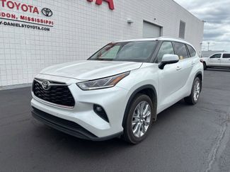 Used 2022 Toyota Highlander Limited FWD video 1