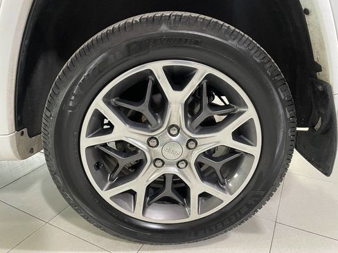 Used 2019 Jeep Grand Cherokee Overland image 13