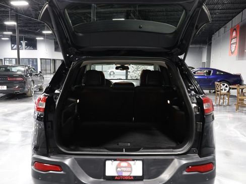 Used 2018 Jeep Cherokee Limited AWD/4WD image 26