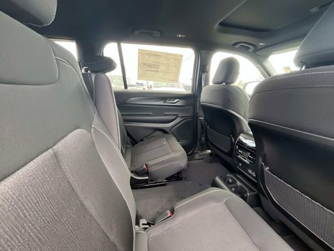 New 2026 Jeep Grand Cherokee L Laredo image 12