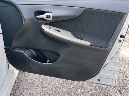 Used 2011 Toyota Corolla S image 35