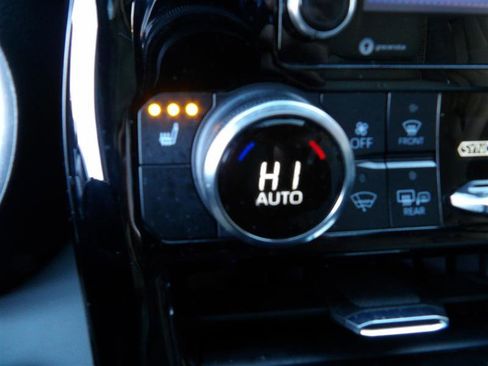 Used 2022 Toyota Highlander XLE image 29