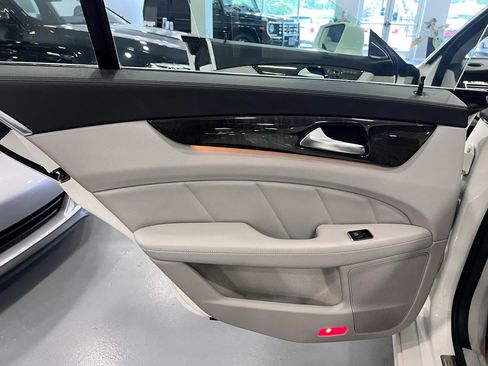 Used 2014 Mercedes-Benz CLS 550 w/ Premium 1 Package image 16