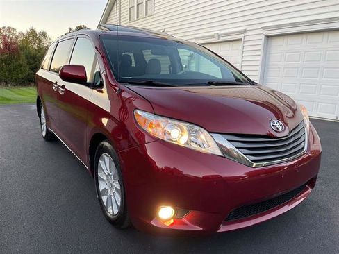 Used 2014 Toyota Sienna AWD image 8