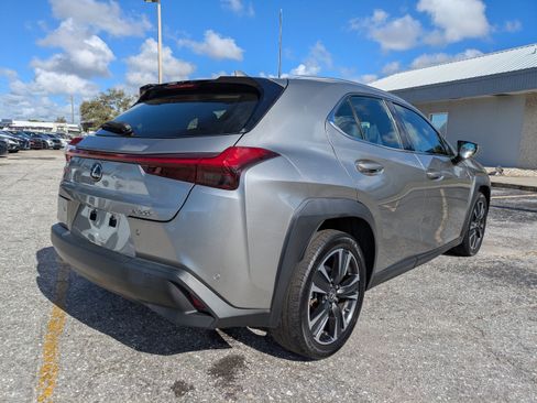 Used 2020 Lexus UX 200 image 4