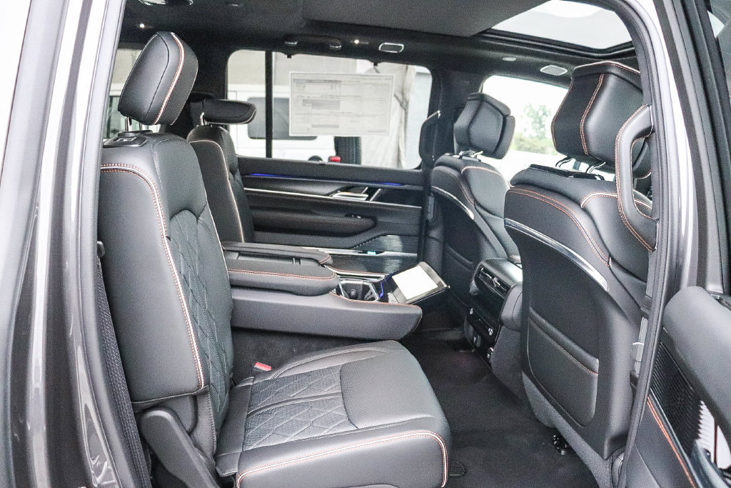 New 2026 Jeep Grand Wagoneer L Summit AWD/4WD image 19