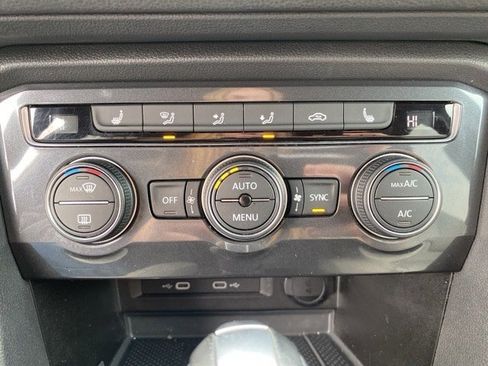 Used 2021 Volkswagen Tiguan SE R-Line image 19