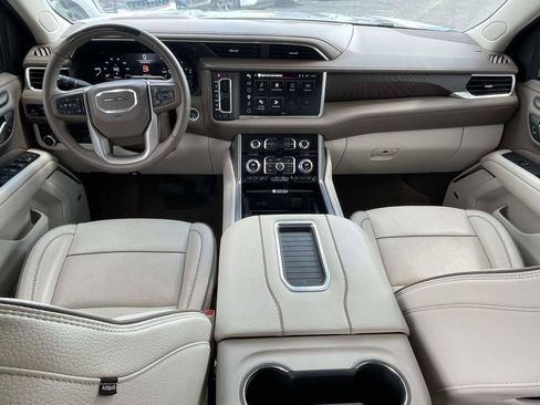 Used 2024 GMC Yukon XL Denali w/ Denali Reserve Package AWD/4WD image 11