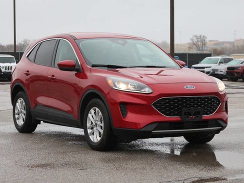 Used 2020 Ford Escape SE image 4