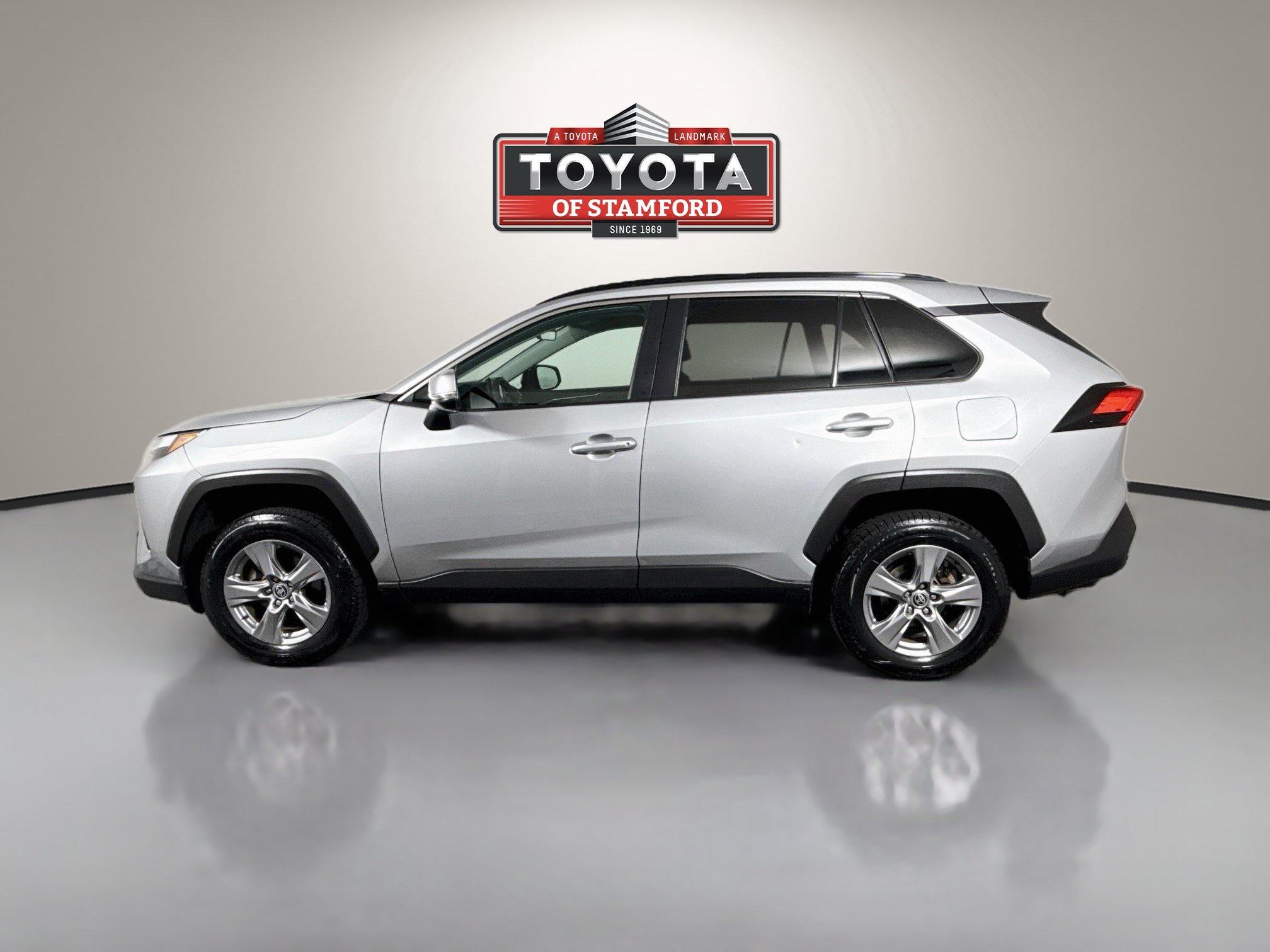 Used 2022 Toyota RAV4 XLE AWD/4WD image 4