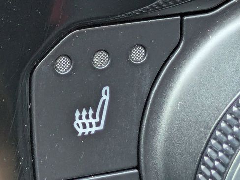 Used 2024 Toyota Highlander XLE FWD image 24