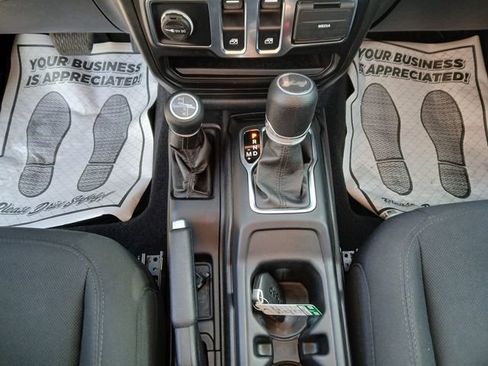 Used 2021 Jeep Wrangler Sport S image 27