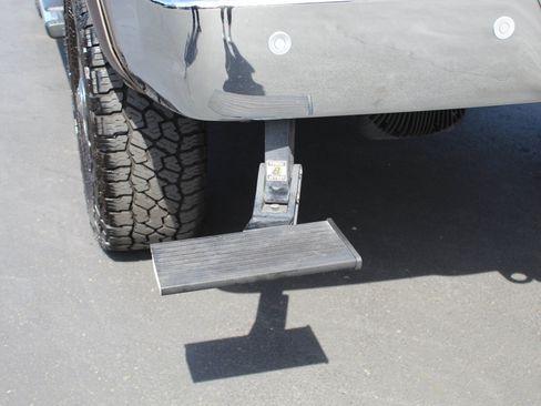 Used 2018 RAM 2500 Laramie w/ Convenience Group AWD/4WD image 19