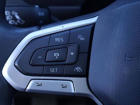 Certified 2023 Volkswagen Tiguan SE FWD image 25