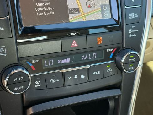 Used 2016 Toyota Camry XLE w/ Moonroof Package FWD image 22