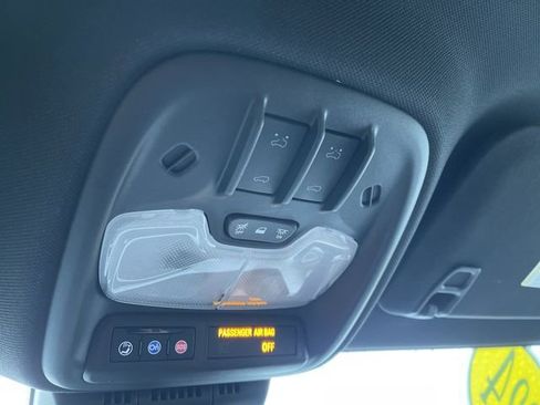 Used 2024 Chevrolet Colorado ZR2 w/ Technology Package image 35