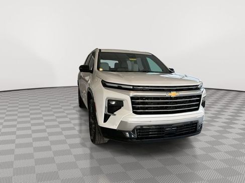 Certified 2024 Chevrolet Traverse RS image 3