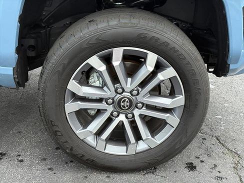 Used 2025 Toyota 4Runner Limited AWD/4WD image 32