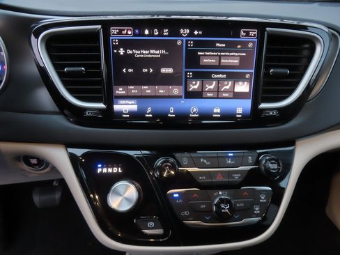 Certified 2024 Chrysler Pacifica Touring-L image 5