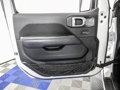 Used 2022 Jeep Wrangler Unlimited Sahara image 13