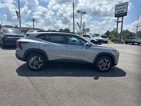 New 2025 Chevrolet Trax LT w/ Driver Confidence Package image 3