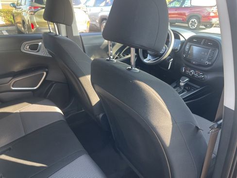 Used 2023 Kia Soul LX w/ LX Technology Package image 24